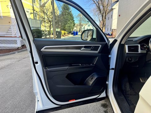 Used 2018 Volkswagen Atlas SEL w/ R-Line Package image 14