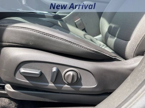 Used 2023 Buick Encore GX Select AWD/4WD image 8