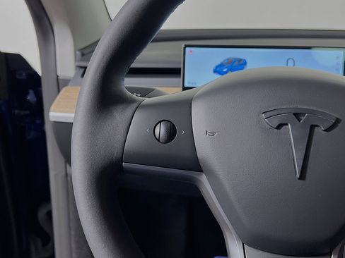 Used 2023 Tesla Model Y Long Range image 19