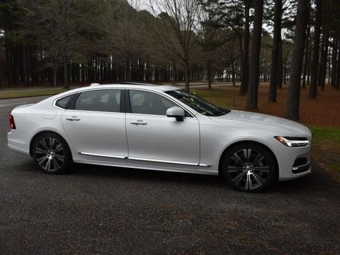 New 2024 Volvo S90 B6 Plus image 2