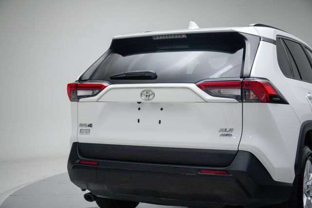 Used 2019 Toyota RAV4 XLE w/ Carpet Mat Package AWD/4WD image 12