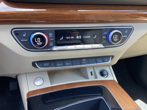 Used 2023 Audi Q5 2.0T Premium w/ Convenience Package AWD/4WD image 19