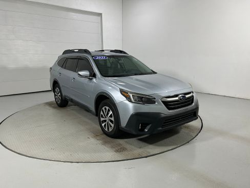 Used 2021 Subaru Outback Premium AWD/4WD image 2