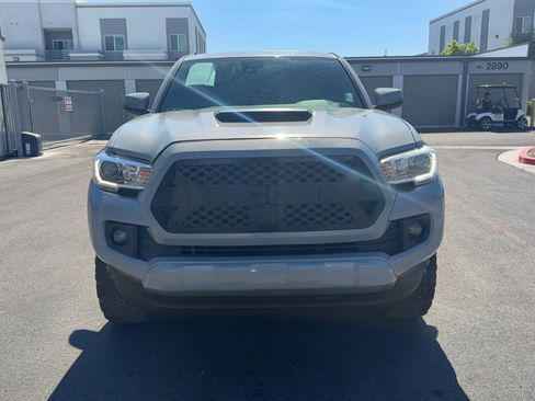 Used 2019 Toyota Tacoma TRD Sport AWD/4WD image 2