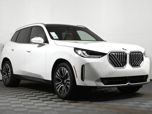 Used 2025 BMW X3 xDrive30i w/ Premium Package image 9