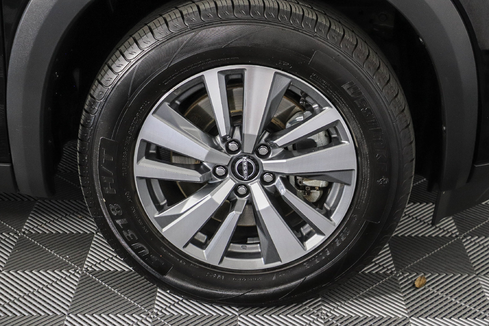 Used 2025 Nissan Pathfinder SL FWD image 9
