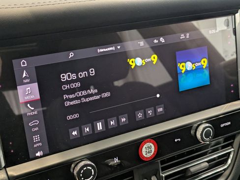 Used 2025 Porsche Macan image 17