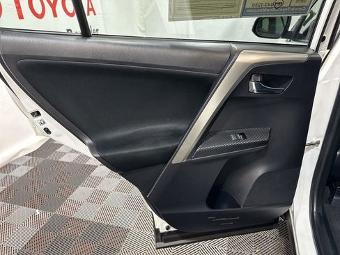 Used 2014 Toyota RAV4 XLE image 19