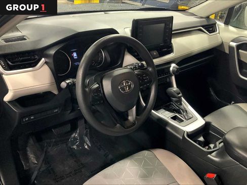 Used 2021 Toyota RAV4 XLE w/ Convenience Package AWD/4WD image 18