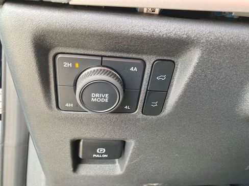 Used 2025 Ford Expedition Active AWD/4WD image 18