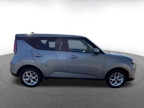 Used 2025 Kia Soul LX w/ LX Technology Package image 16