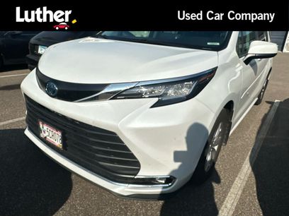 Used 2022 Toyota Sienna XLE