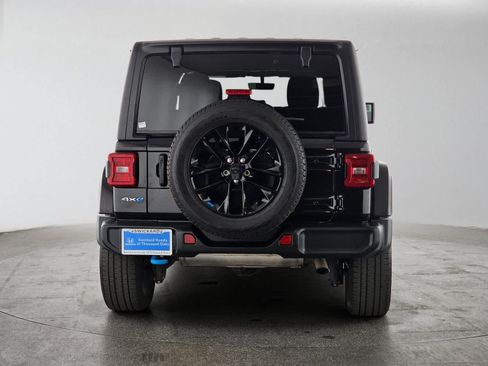 Used 2023 Jeep Wrangler Unlimited Sahara w/ Cold Weather Group AWD/4WD image 4