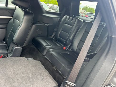Used 2016 Ford Explorer XLT w/ Equipment Group 202A AWD/4WD image 29