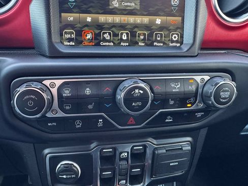 Used 2023 Jeep Wrangler Unlimited Rubicon w/ Cold Weather Group AWD/4WD image 19