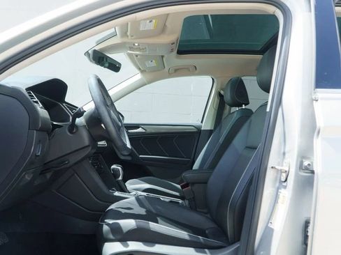 Used 2023 Volkswagen Tiguan SE w/ Panoramic Sunroof Package AWD/4WD image 17