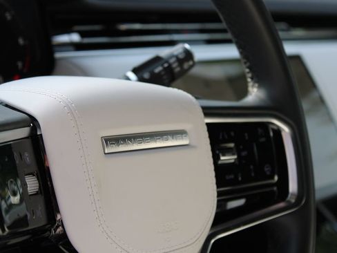 Used 2024 Land Rover Range Rover Sport SE AWD/4WD image 16