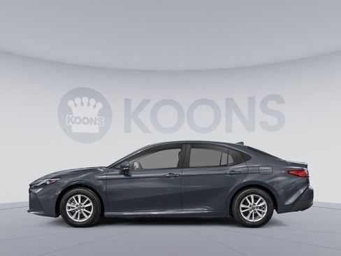 Used 2025 Toyota Camry LE w/ Convenience Package FWD image 4