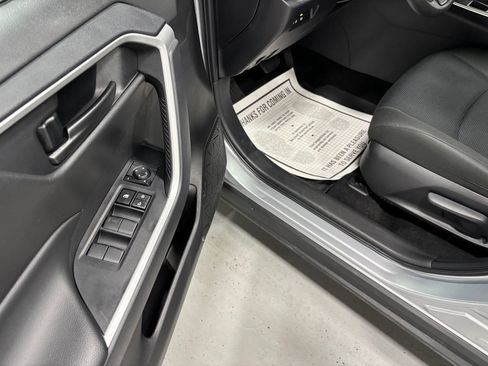 Used 2025 Toyota RAV4 LE AWD/4WD image 9