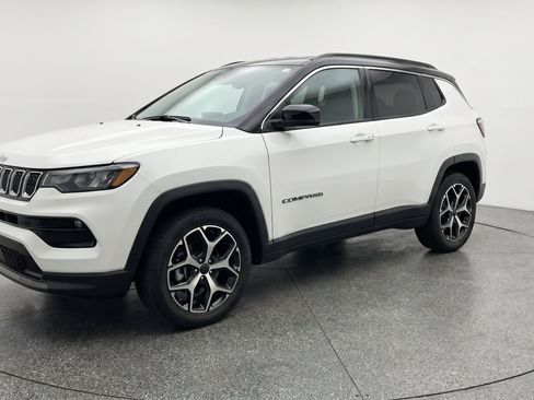 Used 2025 Jeep Compass Limited AWD/4WD image 3