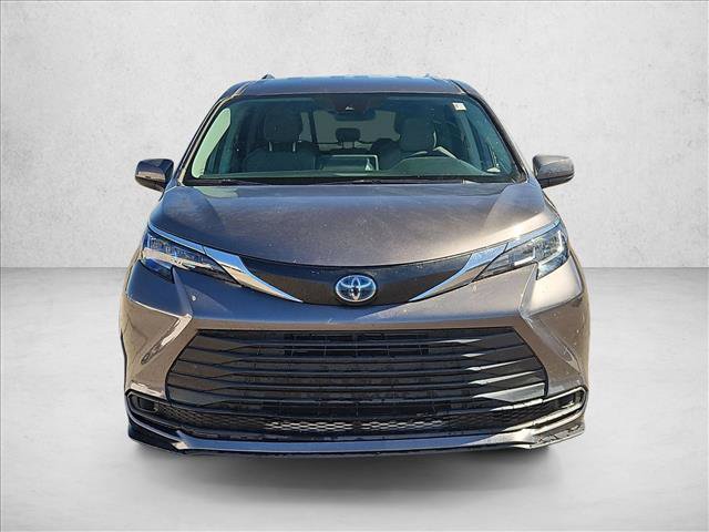 Certified 2023 Toyota Sienna LE FWD image 2