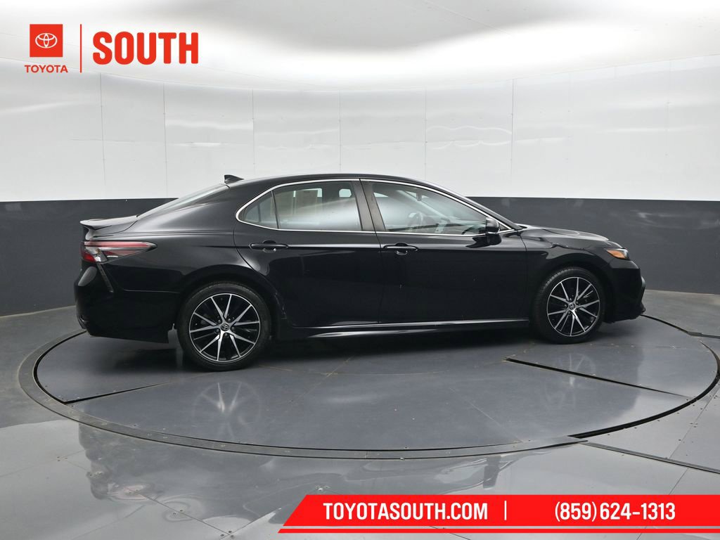 Used 2023 Toyota Camry SE w/ Convenience Package FWD image 3