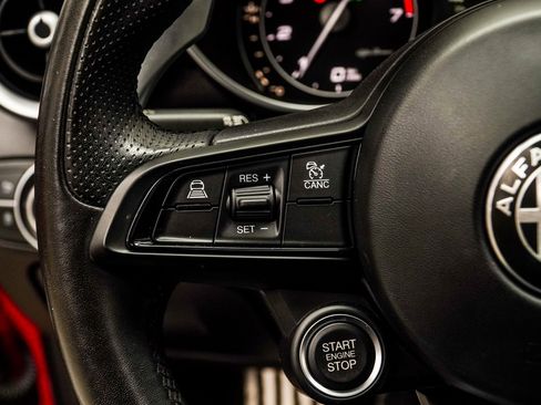 Used 2022 Alfa Romeo Giulia Veloce image 27