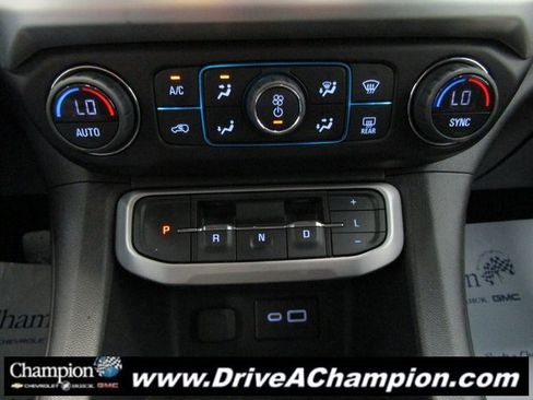 Used 2023 GMC Acadia SLE image 30