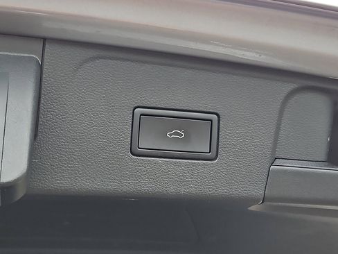 Used 2024 Volkswagen Atlas SE image 29