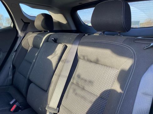 Used 2024 GMC Terrain SLE w/ Driver Convenience Package image 17