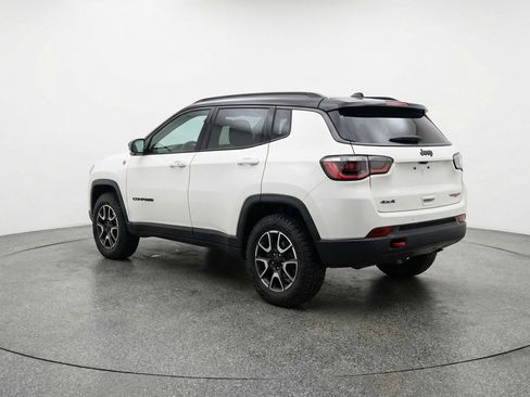Used 2025 Jeep Compass Trailhawk image 6