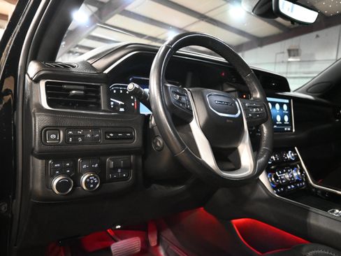 Used 2021 GMC Yukon Denali w/ Denali Premium Package AWD/4WD image 13