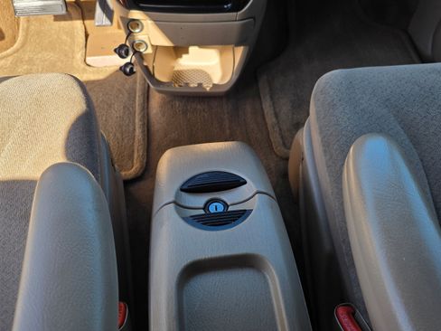 Used 2003 Chrysler Town & Country LX image 17