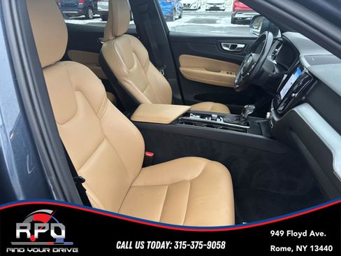 Used 2020 Volvo XC60 T6 Momentum image 35