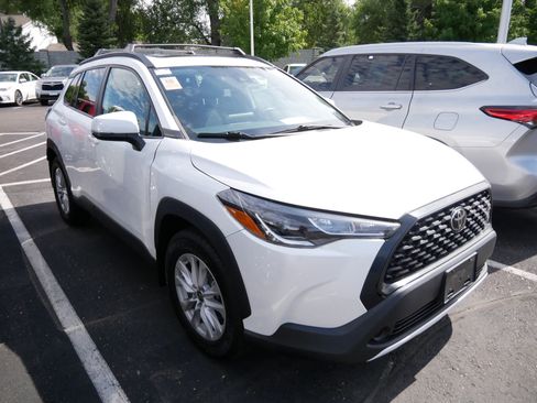 Used 2022 Toyota Corolla Cross LE w/ Moonroof Package AWD/4WD image 4