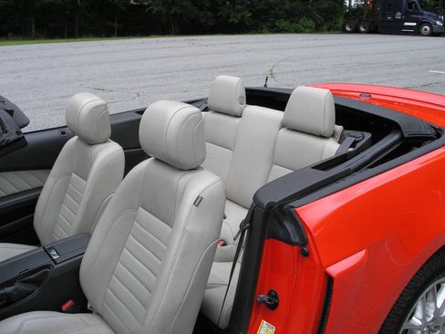 Used 2013 Ford Mustang Premium RWD image 9