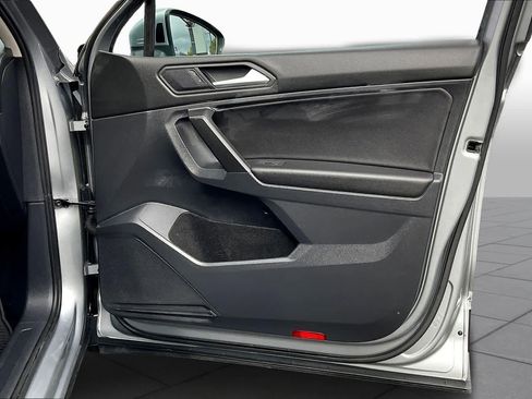 Used 2021 Volkswagen Tiguan SE image 21