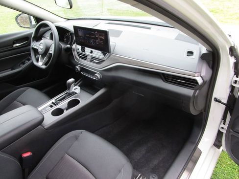 Used 2025 Nissan Altima 2.5 SV w/ SV Special Edition Package image 25