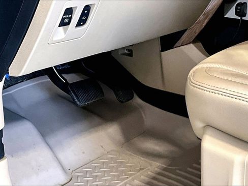 Used 2018 Ford F150 Lariat w/ Equipment Group 502A Luxury AWD/4WD image 22