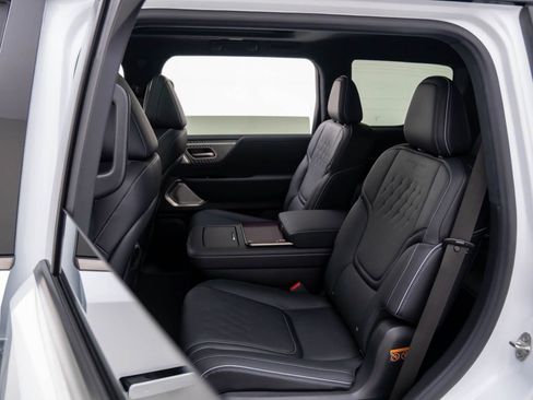 Certified 2026 INFINITI QX80 Autograph w/ Premium Cargo Package image 18