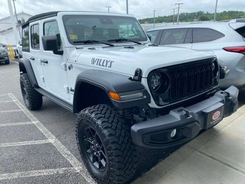 Used 2024 Jeep Wrangler Unlimited Sport AWD/4WD image 2