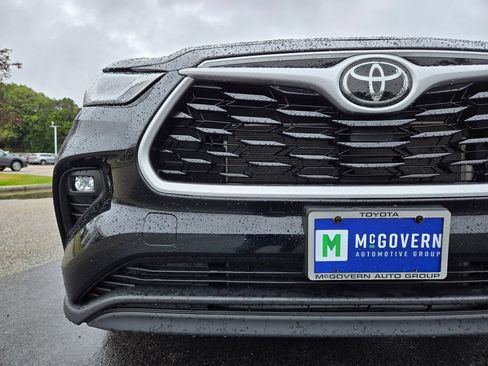 Used 2024 Toyota Highlander XLE AWD/4WD image 10