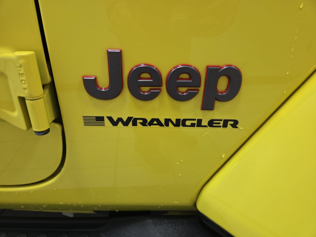 Used 2023 Jeep Wrangler Unlimited Rubicon w/ Cold Weather Group AWD/4WD image 15