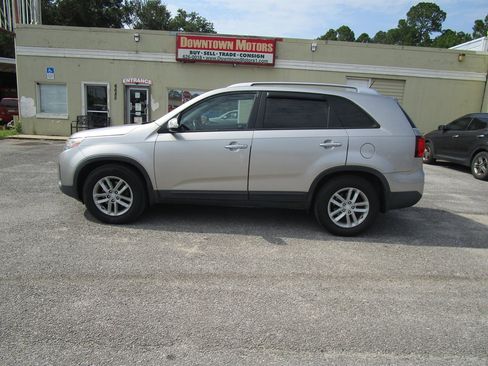Used 2014 Kia Sorento LX FWD image 1