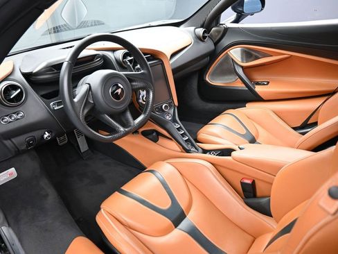 Used 2020 McLaren 720S Spider image 4