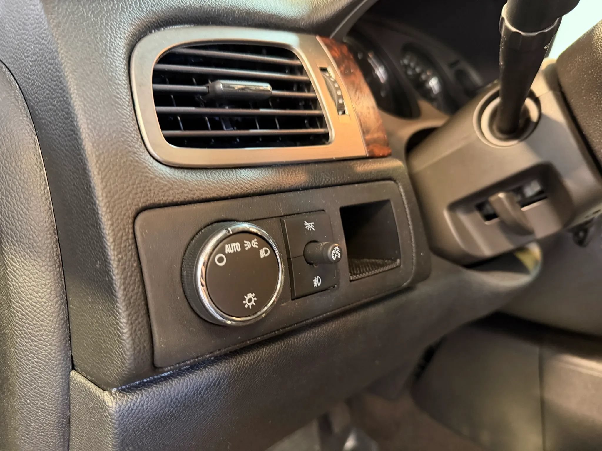 Used 2007 GMC Yukon Denali AWD/4WD image 11