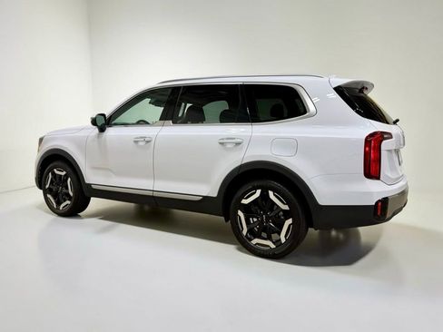 Used 2025 Kia Telluride S FWD image 19