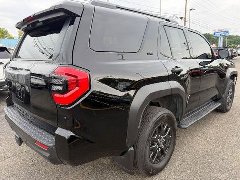 Used 2025 Toyota 4Runner SR5 AWD/4WD image 2