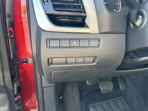 Used 2022 Nissan Rogue SL w/ SL Premium Package image 18