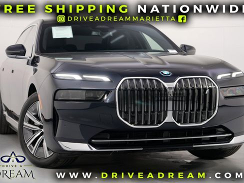 Used 2024 BMW i7 eDrive50 w/ Premium Package image 2